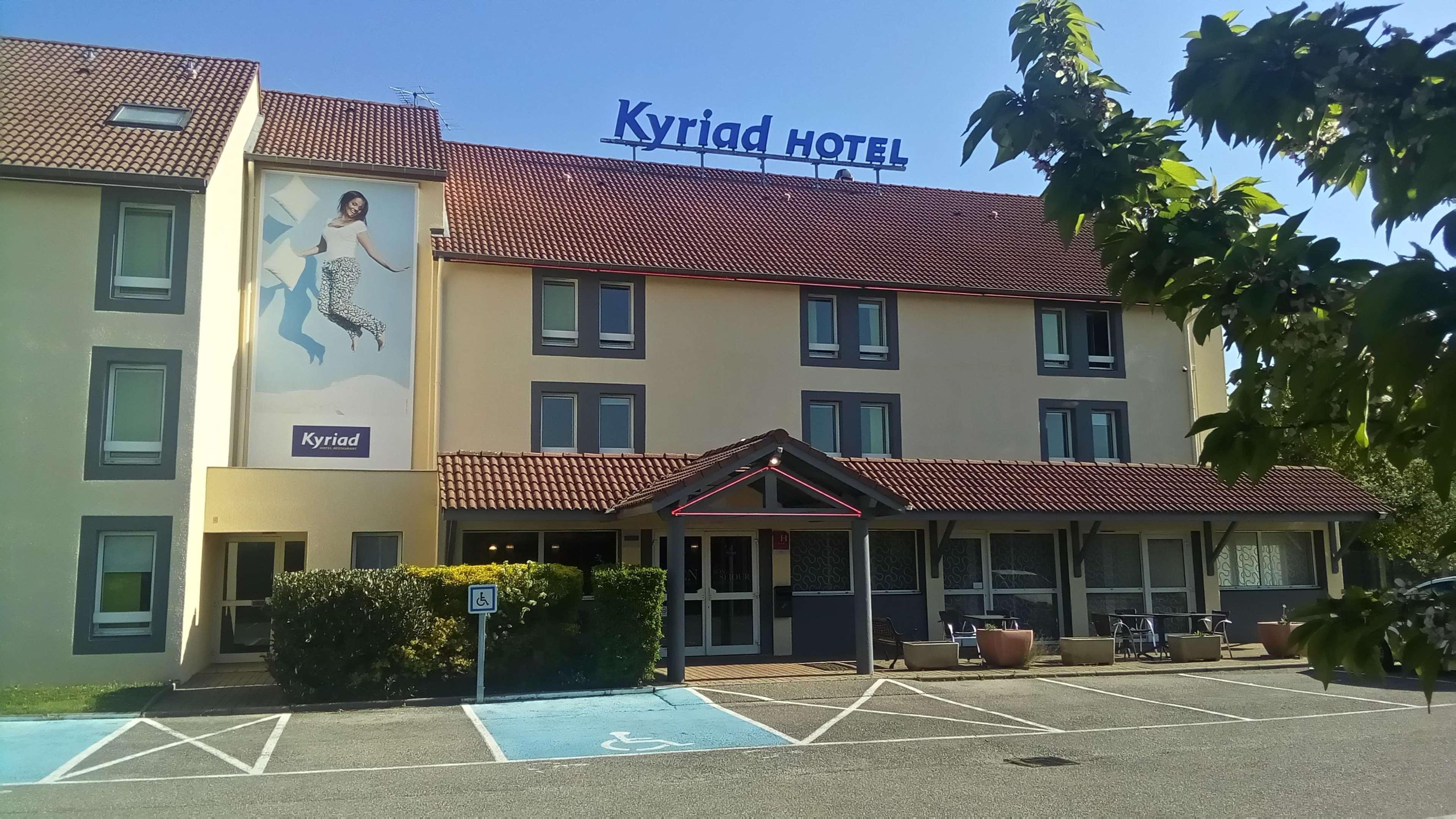 Kyriad Lyon Est - Saint Bonnet De Mure Exterior foto